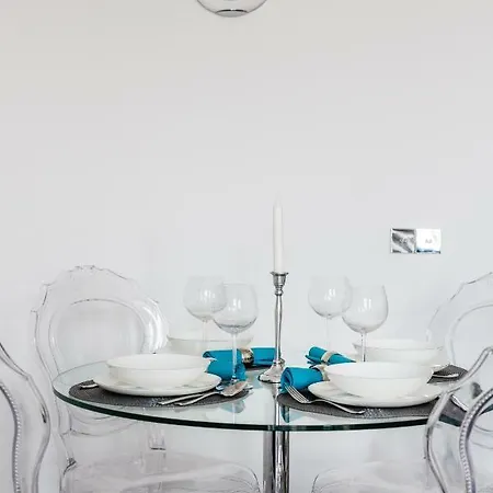 Eye Of Penthouse * בודפשט